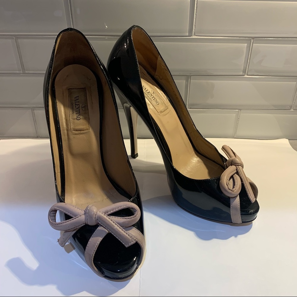 Valentino Patent Leather Bow Pumps Sz. 38/7.5
